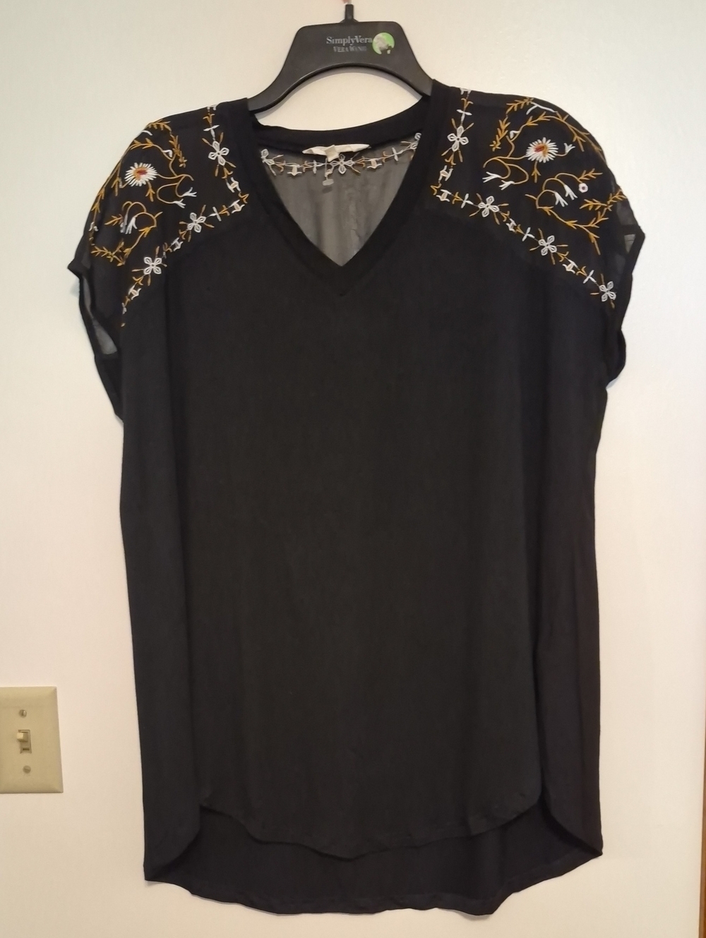 NWOT Amaryllis Embroidered V-Neck Black Women's Top SZ L